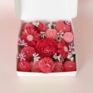 Niva Valentine Floral Candle Box – Handcrafted Flower & Heart Candles